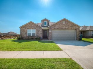 9824 High Noon Rd, Yukon, OK 73099
