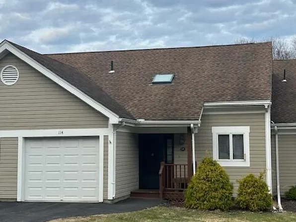 114 Duck Hollow Cir, Stroudsburg, PA 18360