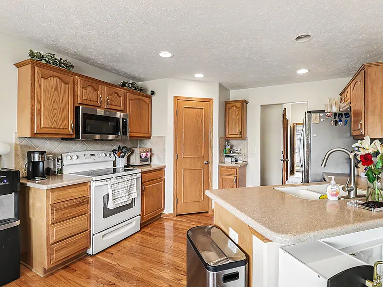 4408 Waterford Ave — Photo 4