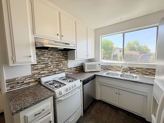 4th image of 1474 1/2 Allison Ave