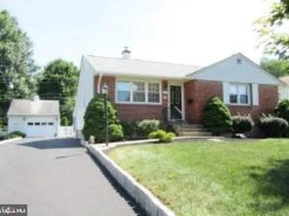 3715 Round Meadow Ln, Hatboro, PA 19040