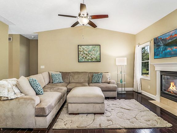 5th image of 77 Crista Ann Ct