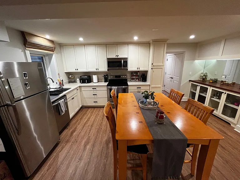 1407 W Cossitt Ave #4 — Photo 4