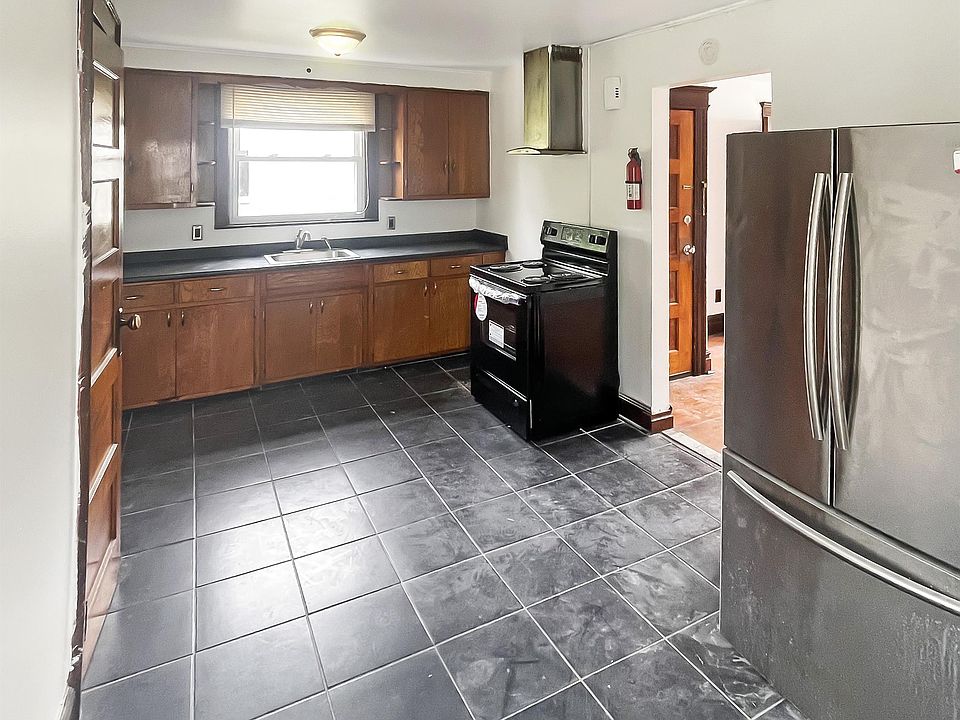 1st image of 105 Berkshire Pl #2