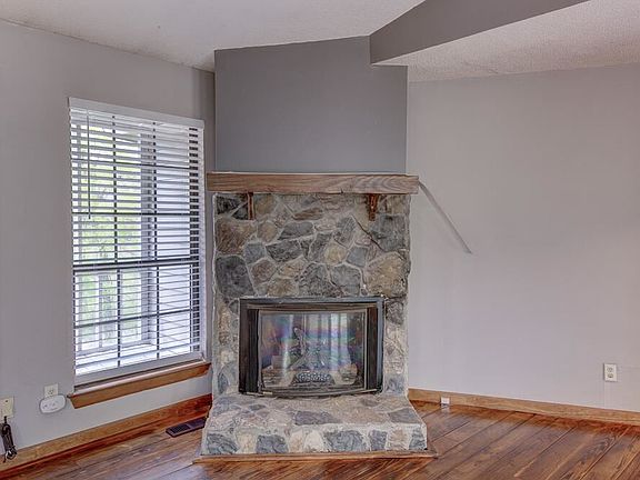 3rd image of 6817 Martha Ave