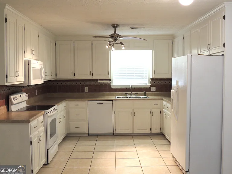 10 Brandon Dr — Photo 2