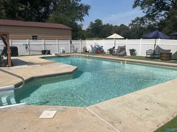 2261 Iron Man Rd, Danville, AL 35619