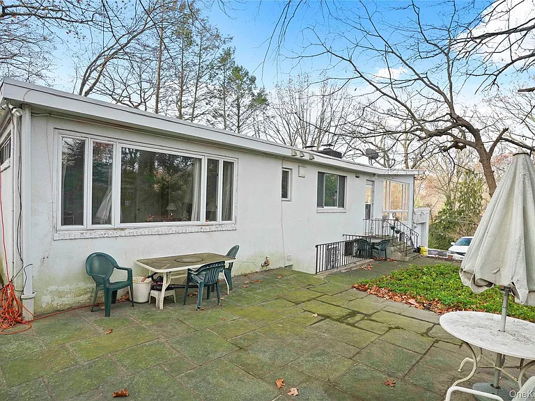 28 Sprain Valley Rd — Photo 23