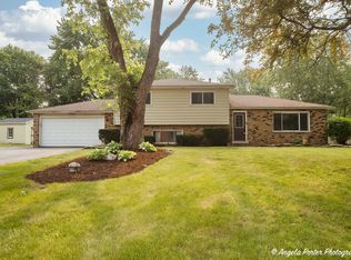 2904 Pony Ln, Crystal Lake, IL 60012