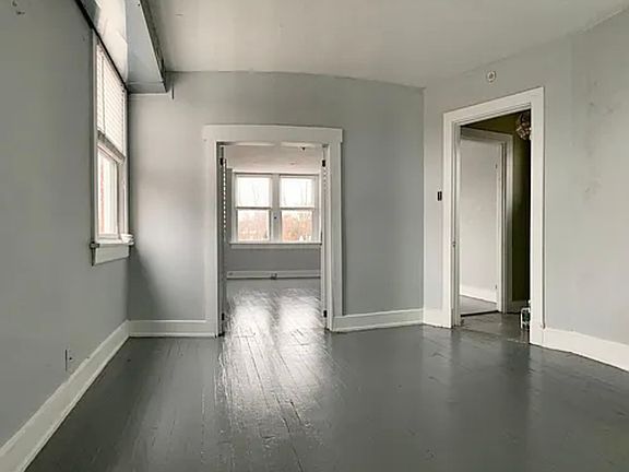 4th image of 416 W 12th St #3