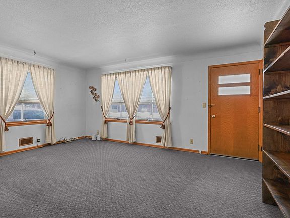 5th image of 276 Bridge St