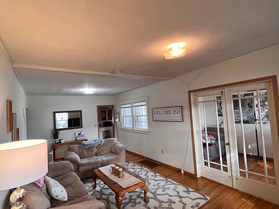 2nd image of 1123 W 20th St
