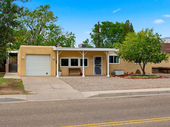 9717 Snow Heights Blvd NE, Albuquerque, NM 87112