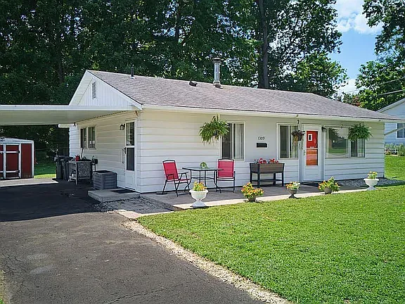 3 bed, 1073 sqft, $1,950 — Photo 1