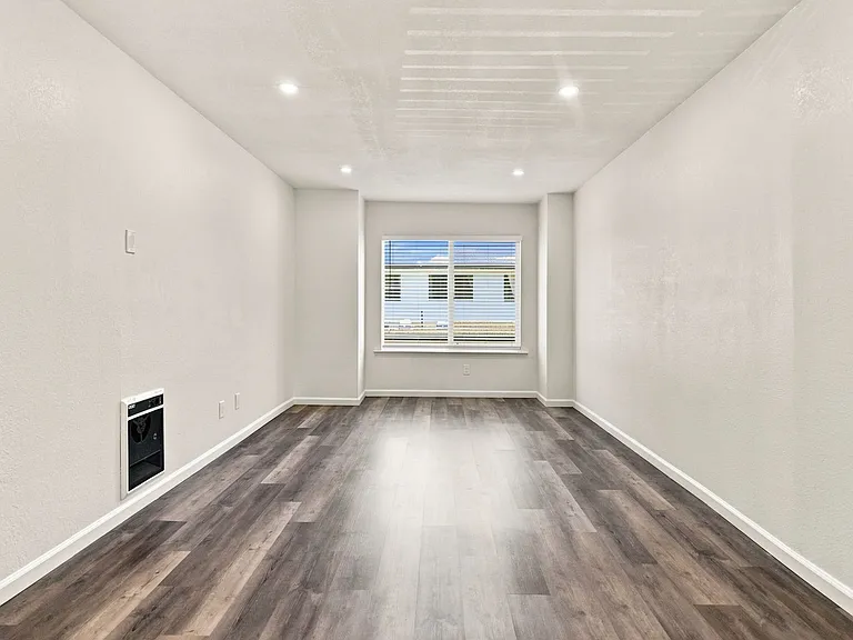 1100 Leff Street — Photo 20