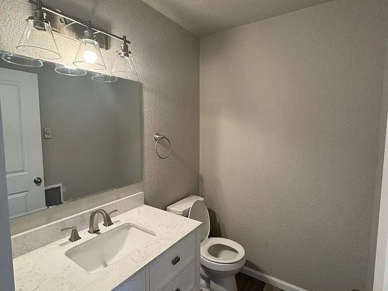 210- 2012 NE Neil Way — Photo 7