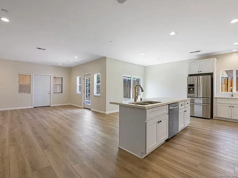 1135 E 3rd Ave #A — Photo 5