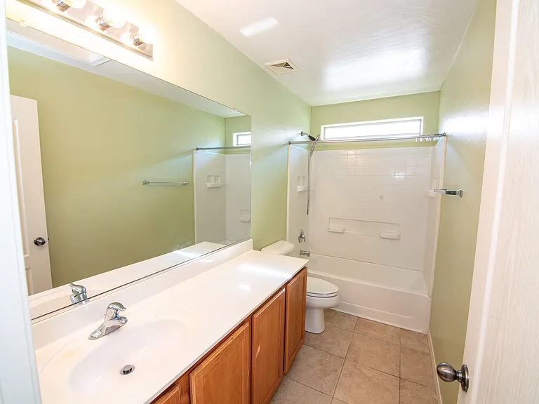 915 W Desert Hills Dr — Photo 8