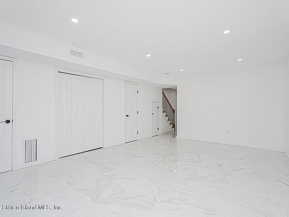 4th image of 23 Caswell Ln