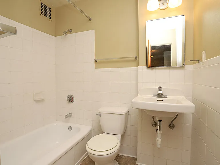 Kent Apartments — Photo 22