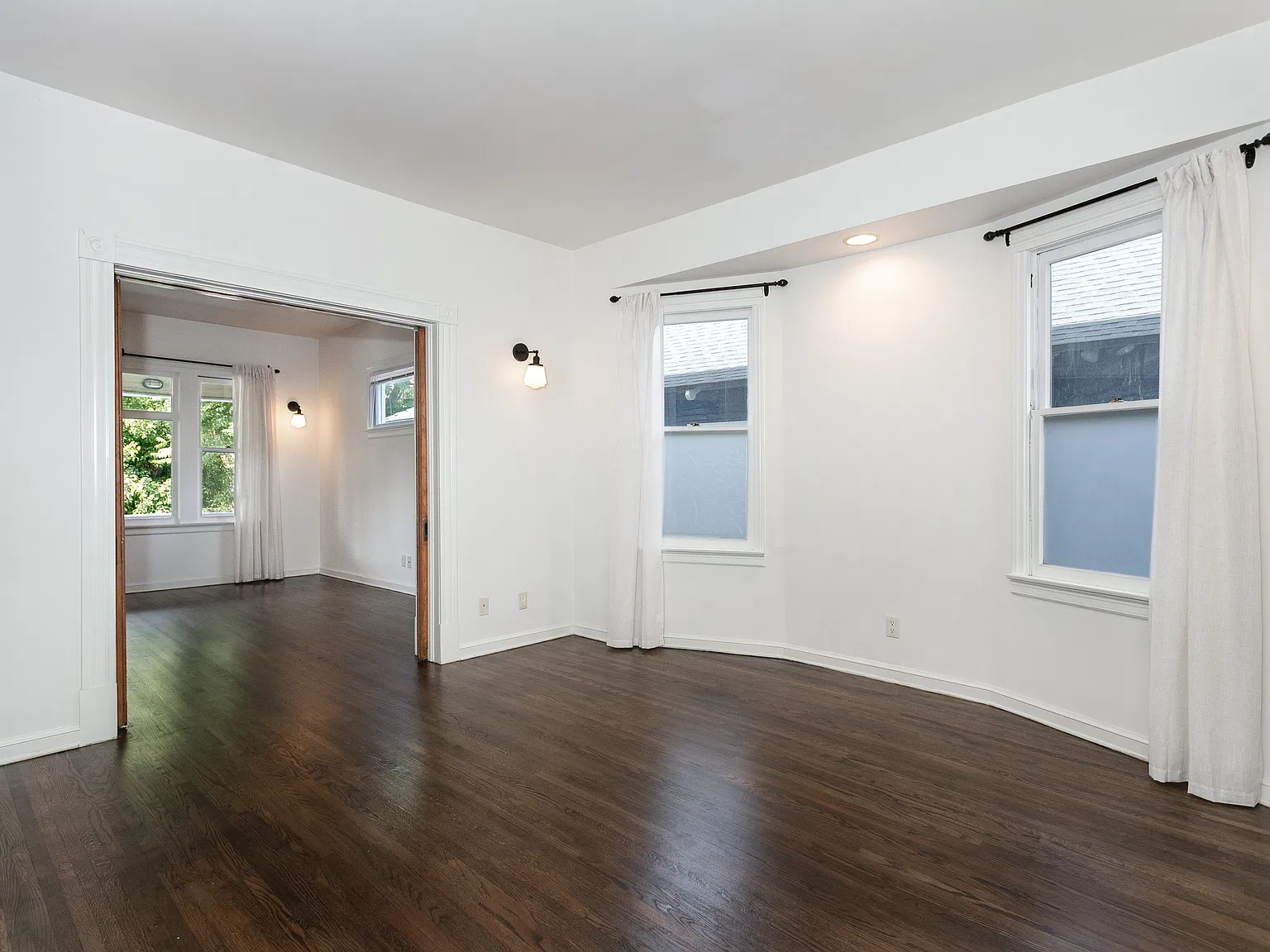 2 bed, 1045 sqft, $3,095 — Photo 3