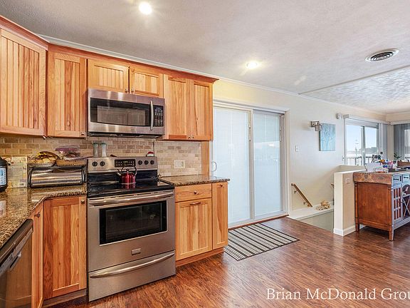 4th image of 6652 Shoreline Ct