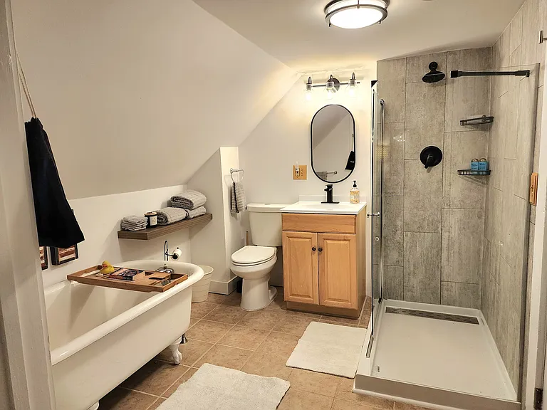 Full Bath with Tub