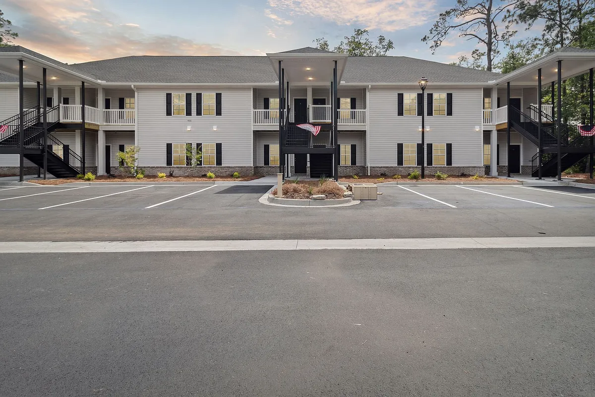 Building Photo - 905 Olmstead Ave