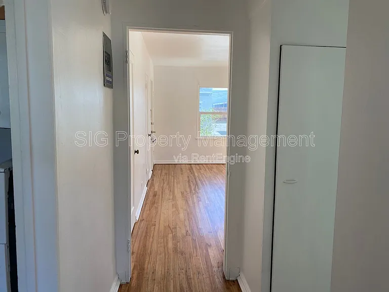 228 E Maple St #D — Photo 6