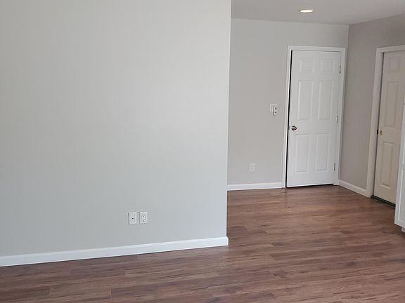 3rd image of 41 Trescott St