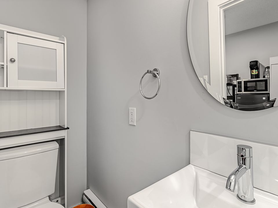1st image of 146 Osgoode St #8