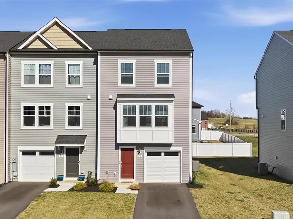 24 Armistead Pl, Charles Town, WV 25414