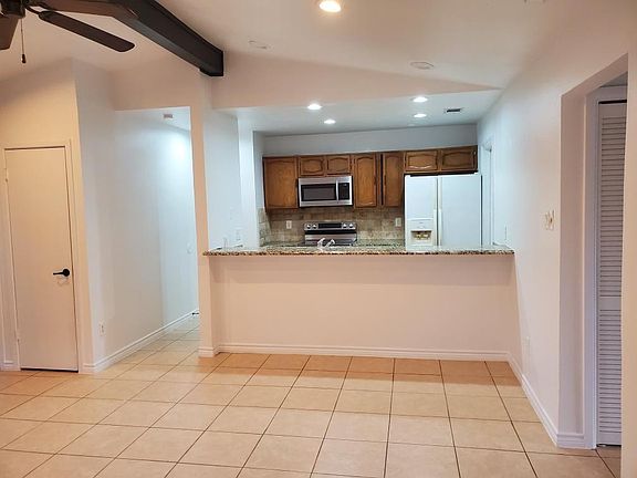 5th image of 408 Menlo Park Dr