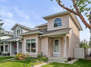 32 W Millrise Cres SW, Calgary, AB T2Y 2H6
