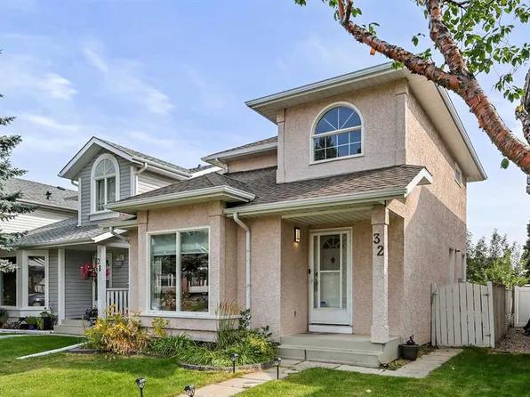 32 W Millrise Cres SW, Calgary, AB T2Y 2H6