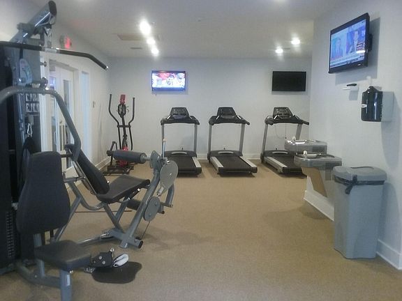 5th image of 718 Executive Center Dr APT 22