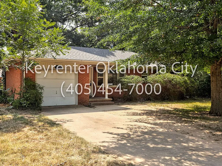 1520 Rowena Ln — Photo 2