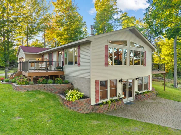 3301 Lake Bluff Dr, Alpena, MI 49707