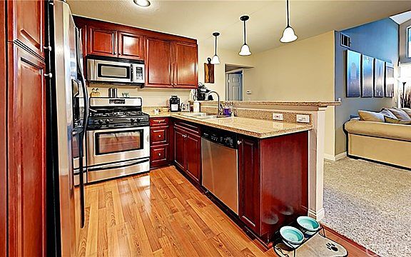 2nd image of 5510 Owensmouth Ave APT 307