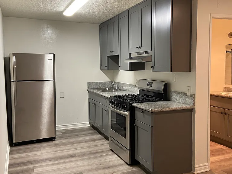 943 Elden Ave — Photo 10