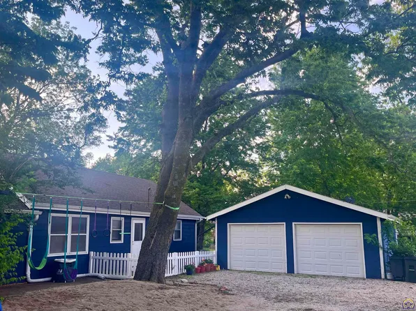 320 W Main St, Carbondale, KS 66414