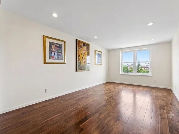 131 74th St APT 4J, Brooklyn, NY 11209