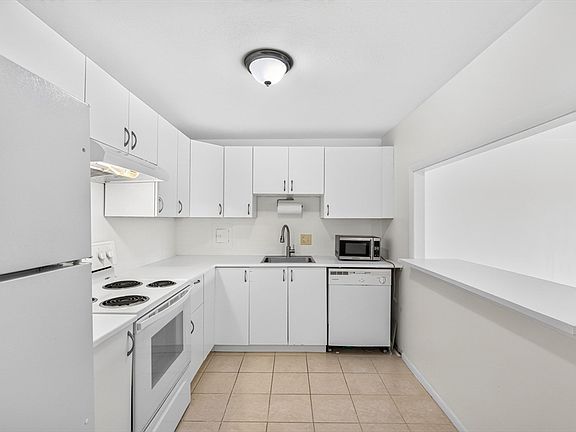 4th image of 121 Tremont St APT C6