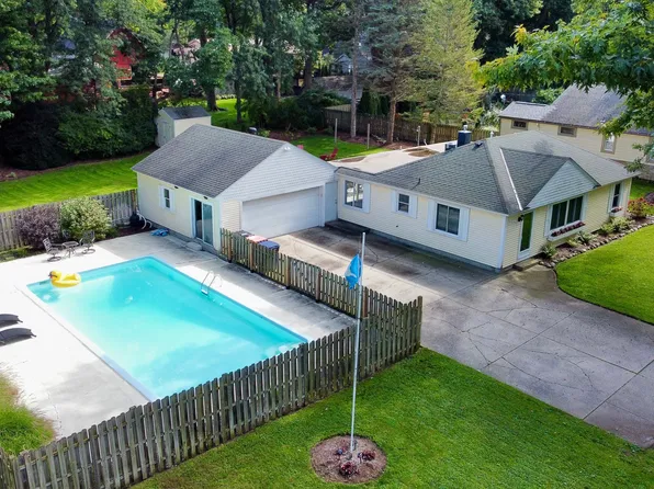 629 Midway Ave, Holland, MI 49423