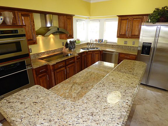 4th image of 7900 Woodchase Dr