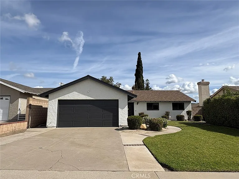 17541 Pine Cir — Photo 1