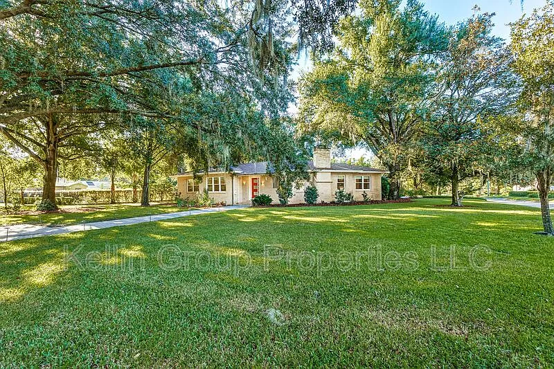 3 bed, 2.0 bath, 2403 sqft, $3,495 — Photo 4