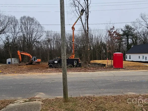 1324 7th St, Statesville, NC 28677