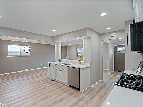 5th image of 10815 Johnson Dr