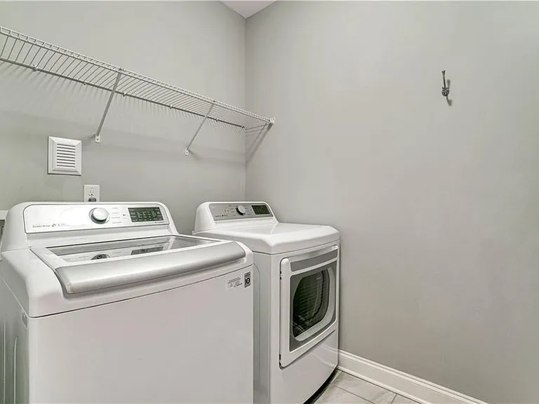 633 Leland Pkwy — Photo 35